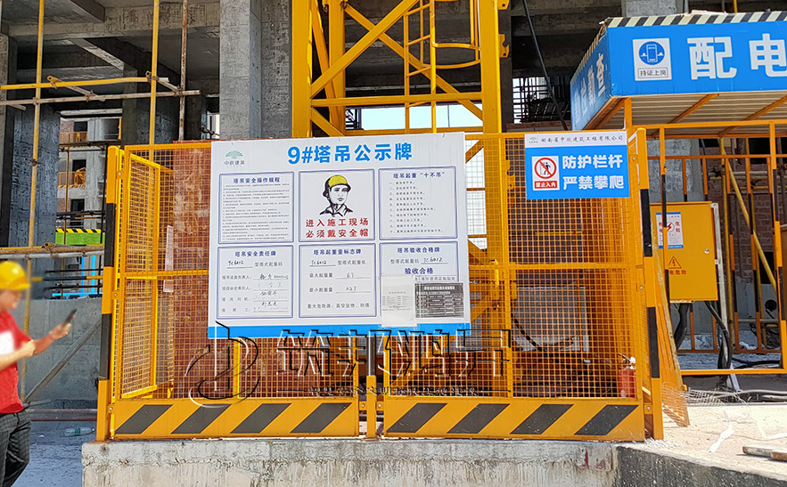 塔吊護(hù)欄，建筑工地塔吊基礎(chǔ)護(hù)欄